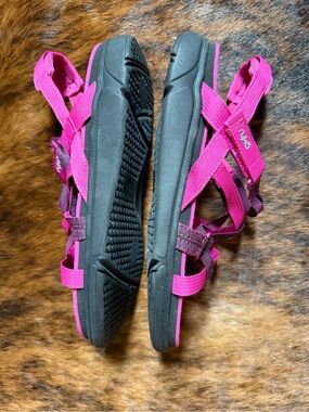 Women's Pink Sport Sandals